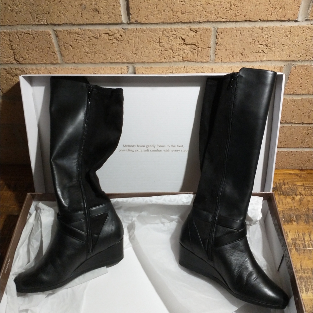 GIANI BERNINI MEMORY FOAM WEDGE BOOTS